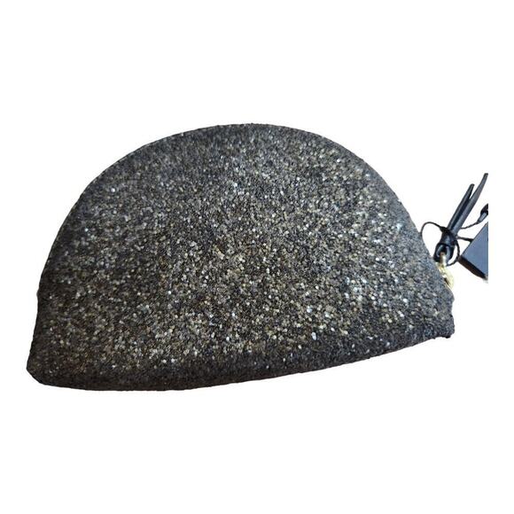 Banana Rebublic power up charging pack w carrying case. NWT - Picture 1 of 14